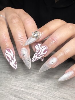 ケソン ネイル スタジオ(qeson nail studio)の写真/長さが欲しい方必見☆お爪の形のお悩みやコンプレックスがある方◎折れてしまった爪の長さ出しは1本～OK！