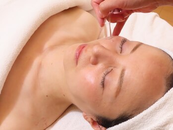 アリュール(Allule)/専用のマシンで毛穴吸引