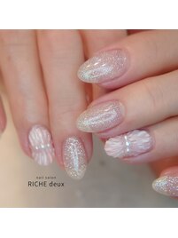 キラキラぷっくりネイル