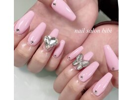 人気のスクエアネイル