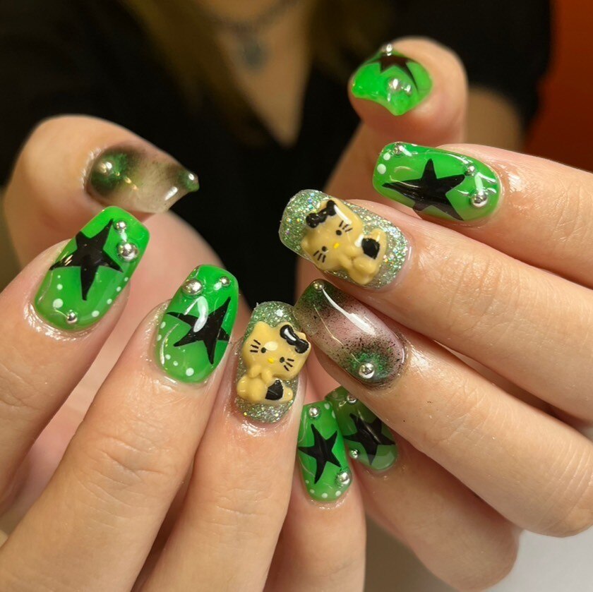 ネイルエアブラシ 2025年-2026年冬トレンド】エアブラシのネイルデザイン集｜人気順｜10