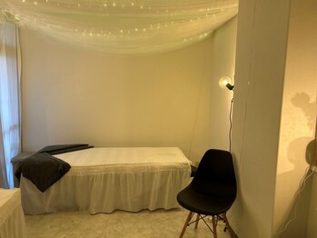 ユジュアンド(YUJ&)の写真/＼首肩の鍼(電気付)＋電気を流す美容鍼でスッキリ感は倍増／深層筋までアプローチする結果重視の本格鍼灸！
