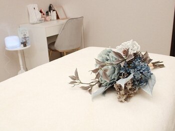 la.azaleaの写真/日常を忘れる安らぎを。白とグレーを基調としたおしゃれ×落ち着いた空間で、ゆったりお過ごしください★