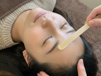 インパクトビューティー 問屋町(IMPACT BEAUTY)の写真/顔フェイシャルWAX 7,980円/眉毛同時施術可◎古い角質、産毛を取り除き美肌に導きます。
