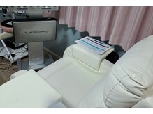 ジュジュ(JJ)の雰囲気（リクライニング付きネイルフット席。シックスパッドもできます。）