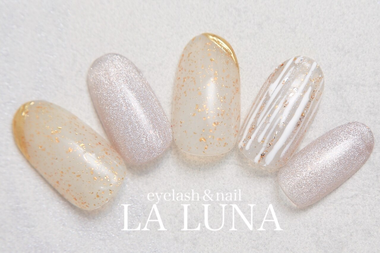 2026年冬トレンド】ホワイト ワンカラー ハンドのネイルデザイン集