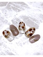 ジュアール(JuAR)/べっ甲カラーでアニマル柄ネイル