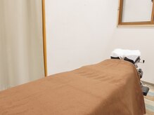 ぐんじ美容痩身整体院の雰囲気（施術スペース！特殊なベットで骨盤矯正等も可能です♪）