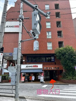 802はちまるに/建物入口