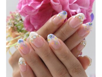 ネイルサロンミキ 横浜(MIKI)/大人気手描きフラワー白青黄色紫