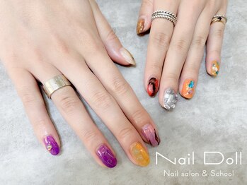 ネイルドール(Nail Doll)/個性派ニュアンスネイル