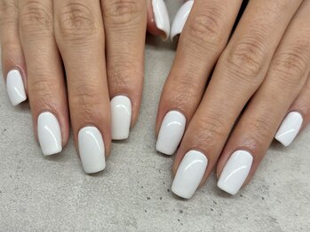 ネイルサロン ドゥ(Nail Salon Doux)/【ラテリア】白ワンカラー