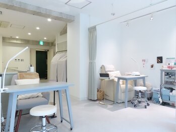 ブライドアンドグルーム(Bride and Groom)の写真/【持ち込み可♪】大人女性のライフスタイルに合わせた上質デザインをご提案！ブライダルネイルも自信アリ★