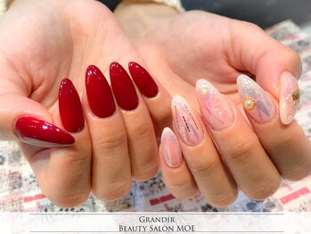 グランディール(Grandir)/非対称ネイル