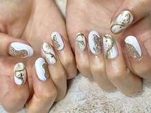 ティーエス ネイル ガーデン(T.S Nail Garden)/白andゴールドデザイン
