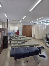 さくらメディネス整骨院 津嘉山院/内観・施術ルーム室側から