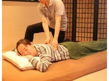 [足ふみ]に抵抗感がある方には手技でのメニューもございます♪