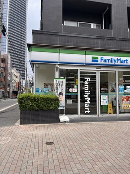 メナードフェイシャルサロン プチモア/信号渡ってファミマの横を前進