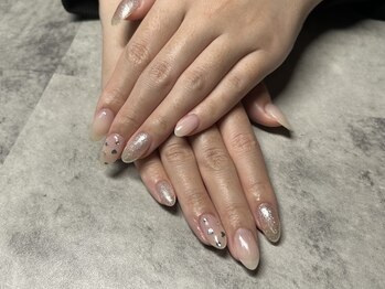 ジュリネイル(JULIE NAIL)/白・ラメ大人ガーリーネイル