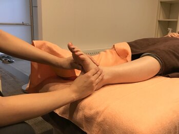 リラクゼーション レスト新川店の写真/ヒール疲れにお悩みの女性へ♪【もみほぐし+フットオイルコース90分￥6860】むくみが解消され美脚効果も?!