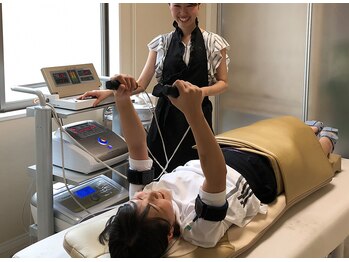 トレゾア(TRESOR)/骨盤矯正・EMＳ・加圧を同時施術