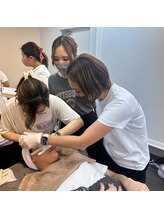 エリス(ELISSE)/フェイシャルワックス講習の様子