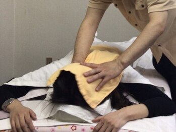 中国気功整体院の写真/ガチガチの<首/肩こり>を徹底ケア！【整体×もみほぐし】で深部のコリをほぐしてスッキリ解消☆