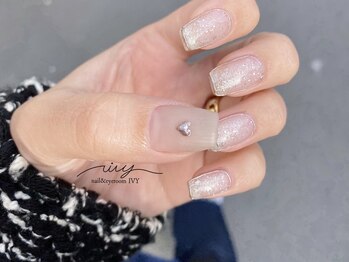 アイヴィー(IVY)/囲みミラーネイル