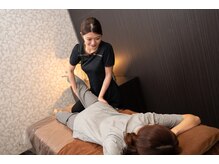 芸能人御用達のマシン!!話題の大人気店★最新痩身ハイパーナイフ＋EMS＋骨盤矯正6回SET¥9800コースのご紹介