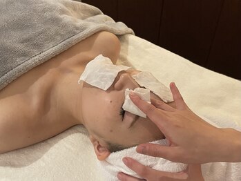 スリーウェルスラボ 恵庭店(THREE wealth lab)/（１）ポイントメイク落とし