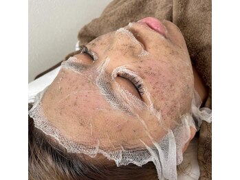 サロン ルイス アディクト(salon Lewis Addict)/〈高級ハーブピーリング〉艶肌