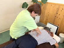 サンキュークイック 氣功整体院 鹿沼店の雰囲気（氣を送りながら施術いたします［全身もみほぐし整体マッサージ]）