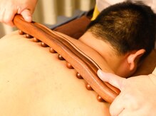 楽楽堂/肌の棒でツボを刺激します！