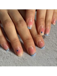 チーク×フレンチネイル