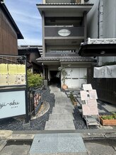 ラル(Rall.)/お店はここを目印に