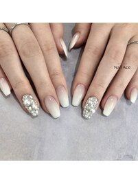 白グラデ×ストーン埋め尽くし