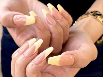 ジャミーラの写真/【美しいフォルムに】自爪風の自然な仕上がりで、指先に自信を。