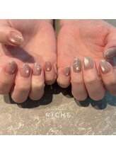 リッシュ(RICHE)/ピンク×グレーのキラキラネイル