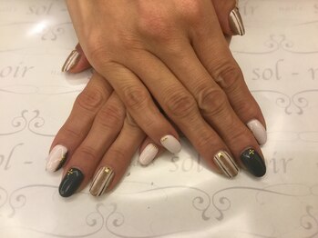 ソルノワ(sol-noir)/