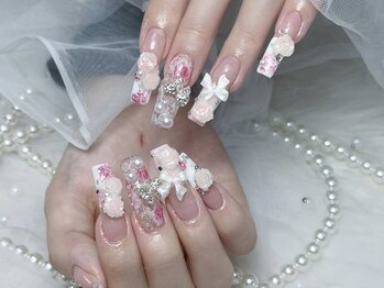Eli Nails 新宿【エリネイルズ】《長さだし専門店/つけ放題/持ち込み/スカルプ》/バラネイル、キラキラ