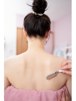 ギンパリ ヒロ トリートメントルーム エム(ginpari HIRO Treatment room M)/えり、背中シェービング