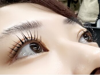 まつげ家クルン 横浜店(kurun)の写真/まつ毛にお悩みの方必見!【トリートメント付まつ毛パーマ¥2290～】丁寧×素早く×綺麗に美しい目元を実現♪