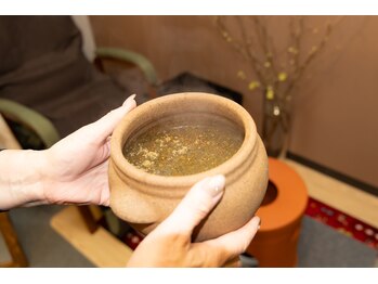 マヤ暦とよもぎ蒸しサロンマダムくみこの部屋の写真/【冷え・むくみ改善】通常のよもぎ蒸しより吸収率８０倍★天然黄土の豊かな遠赤外線で内臓の奥深くまで。