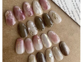 フルール(fleur)の写真/【オフ無料でお得に通える♪】ちゅるんとシンプル～キラキラ華やかまで、大人かわいいネイルが大人気☆