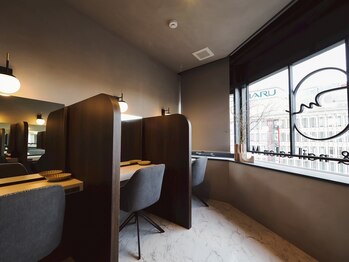 エム(M)の写真/【大丸神戸店前のサロン】お買い物や予定の前後に通いやすい、アクセス抜群なサロン