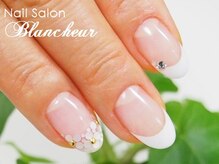 ネイルサロン ブランシュール(Nail Salon Blancheur)/【王道フレンチにお花アート】