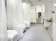 ルーシーズ アイラッシュアンドネイル 小倉店(Lucy's Eyelash&Nail)の雰囲気（Eye salonは3F、Nail salonは4Fへお越し下さいませ。）