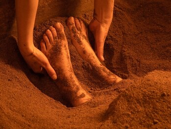 米ぬか100%酵素風呂 梅(ume)の写真/足のむくみ、もう悩まない。米ぬか酵素風呂で、めぐりを整える新習慣！立ち仕事やデスクワークの方に◎