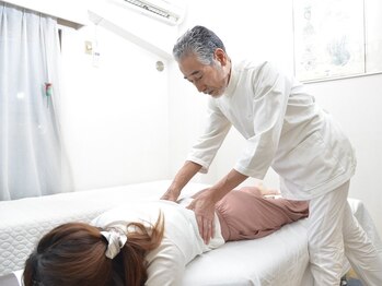 八王子カイロプラクティック院の写真/いつまでも続く腰痛を解消しませんか？身体の負担を軽減し、毎日をハッピーに♪リピーター続出★