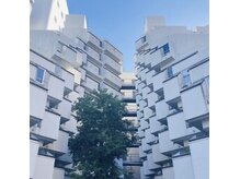 渋谷駅から５分表参道から７分！ 特徴的な外観の建物９階です。